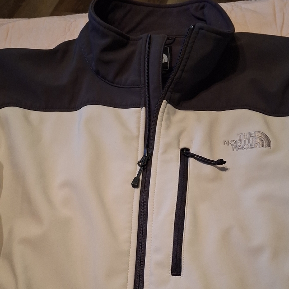 The North Face Men's Black and White Performance Jacket - Picture 6 of 13